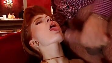 Красотки трахаются в анал и получают камшот в ретро порно