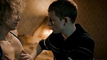 Откровенные сцены с голыми телами в сериале Двойка